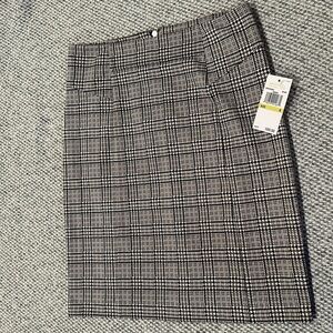 Michael Kors skirt size 4 black and white new